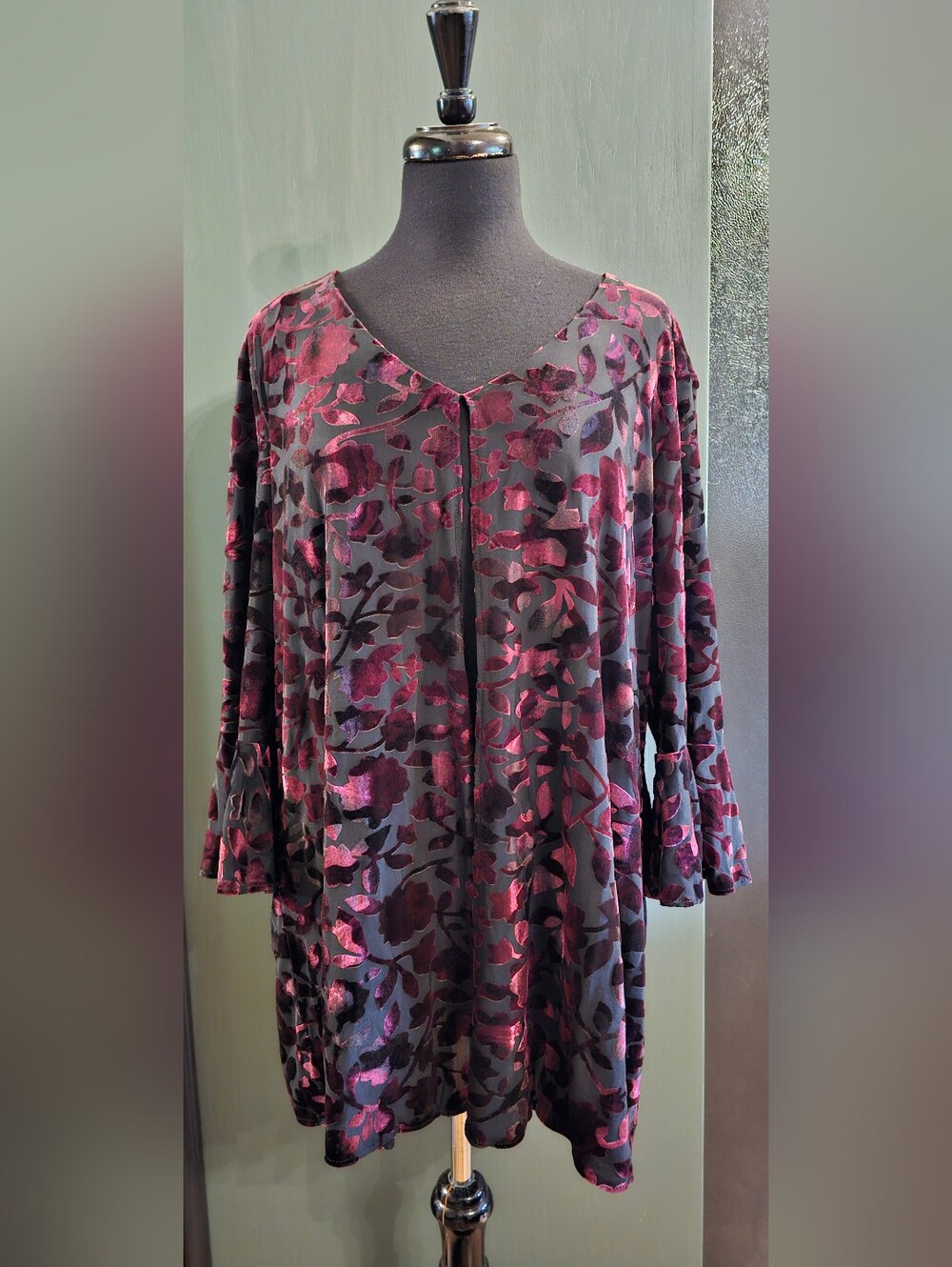 Frank Lyman Women's Velvet Burnout Floral Top